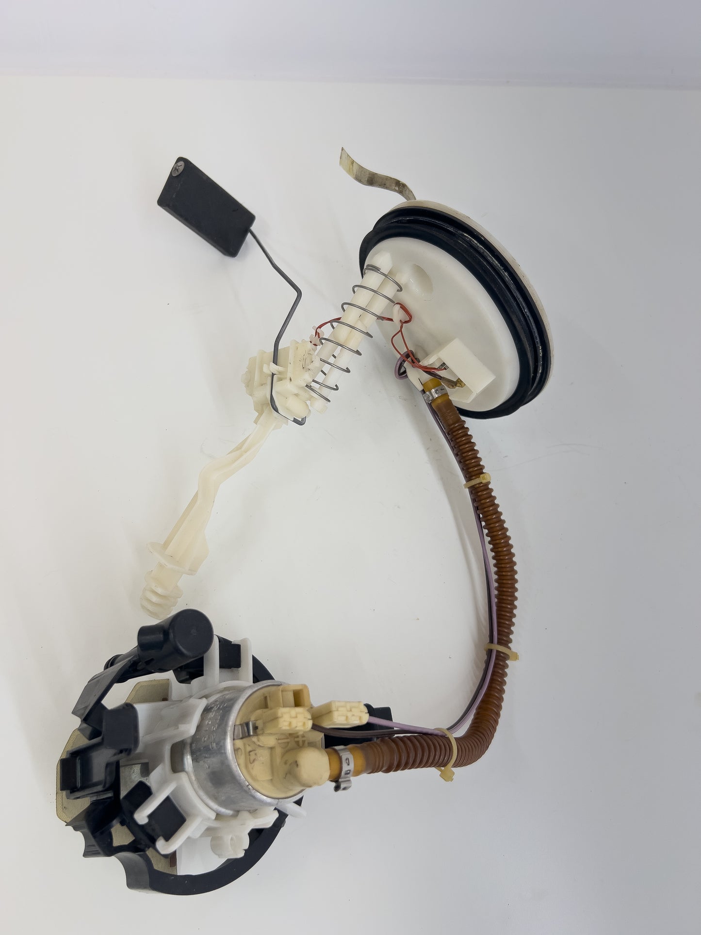 Bmw 5 Series E39 - Fuel Pump Unit