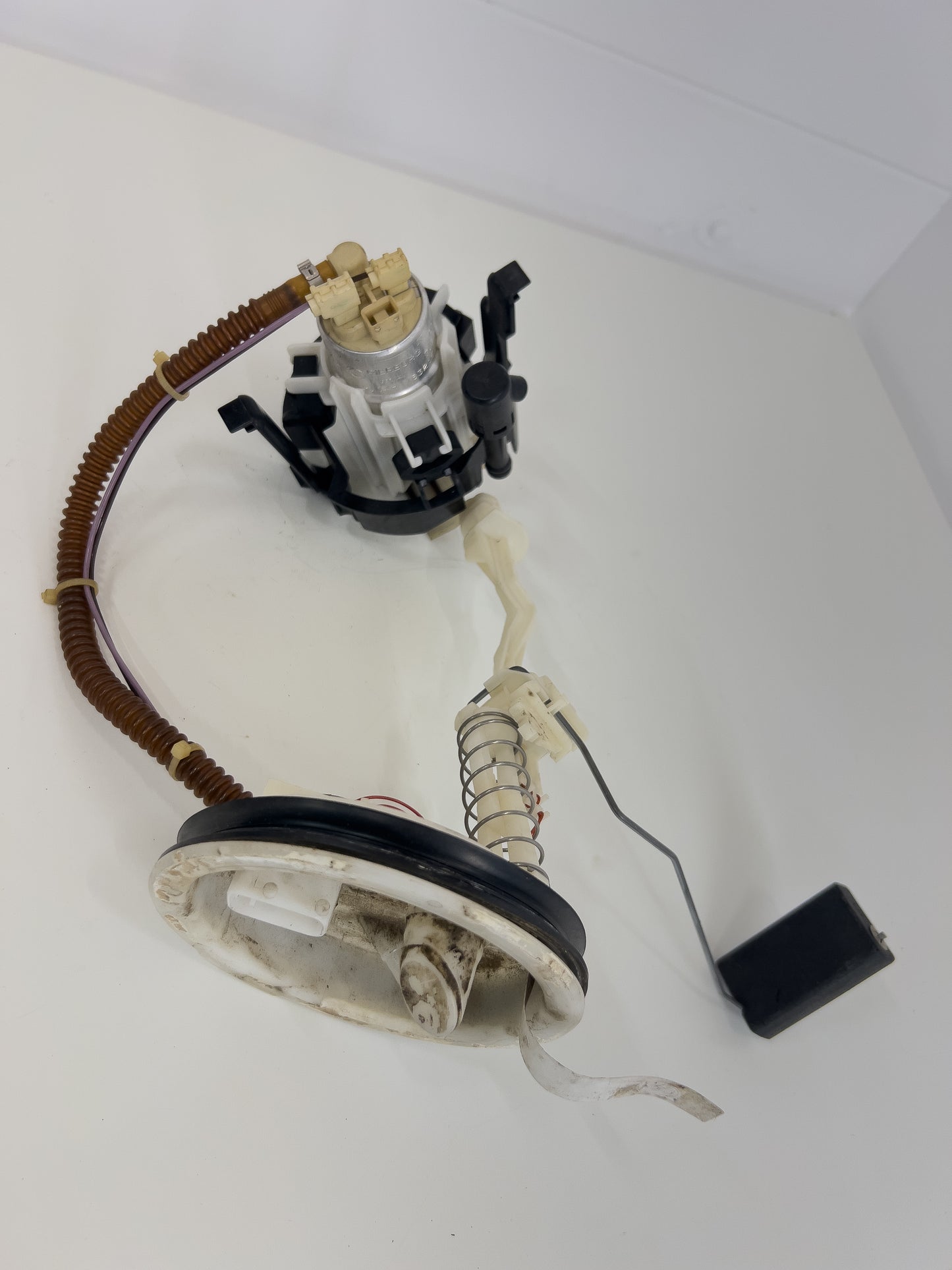 Bmw 5 Series E39 - Fuel Pump Unit